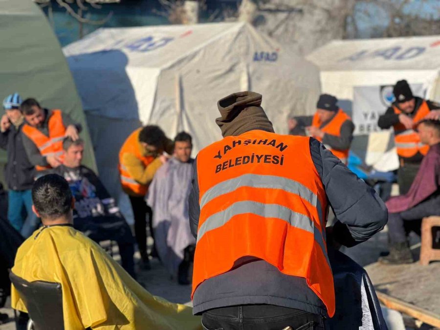 Bay Ve Bayan Kuaförler Bu Kez Depremzedeler İçin Makas Tuttu