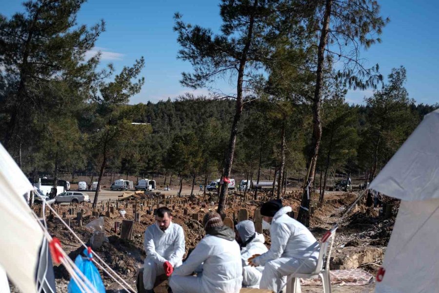 Kahramanmaraş Acısını Toprağa Gömüyor