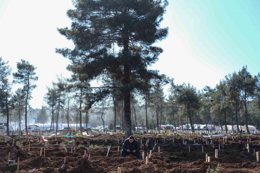 Kahramanmaraş Acısını Toprağa Gömüyor