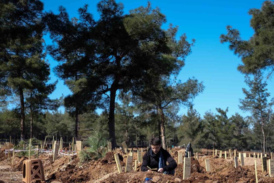 Kahramanmaraş Acısını Toprağa Gömüyor