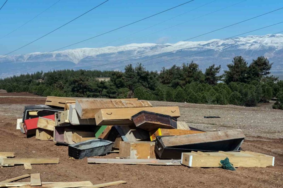 Kahramanmaraş Acısını Toprağa Gömüyor