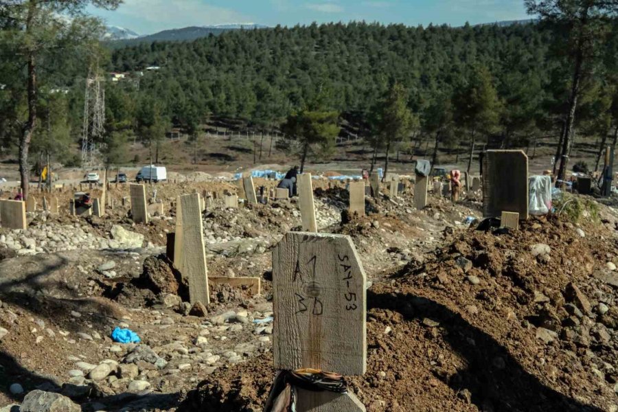 Kahramanmaraş Acısını Toprağa Gömüyor