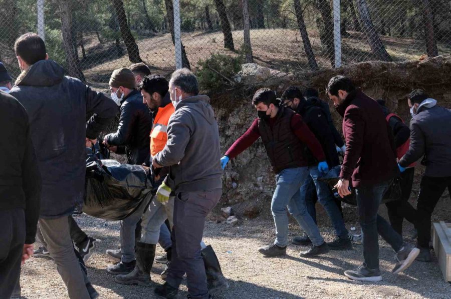 Kahramanmaraş Acısını Toprağa Gömüyor