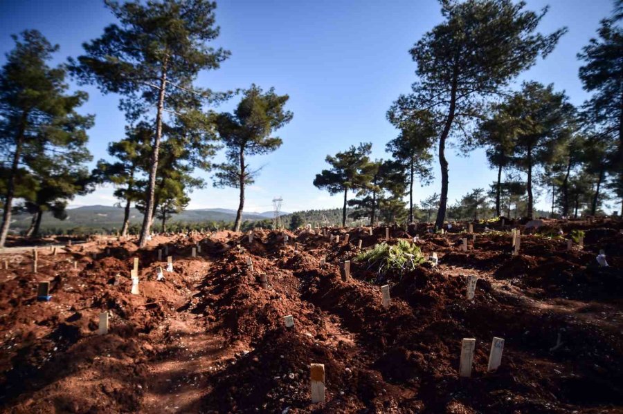 Kahramanmaraş Acısını Toprağa Gömüyor