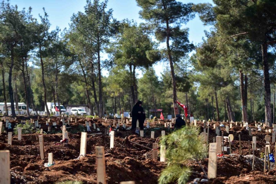 Kahramanmaraş Acısını Toprağa Gömüyor