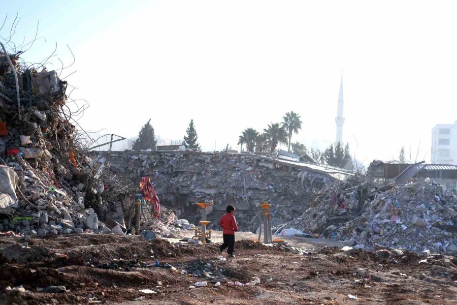 Kahramanmaraş’ta Enkazların Arasında Çocuk Olmak