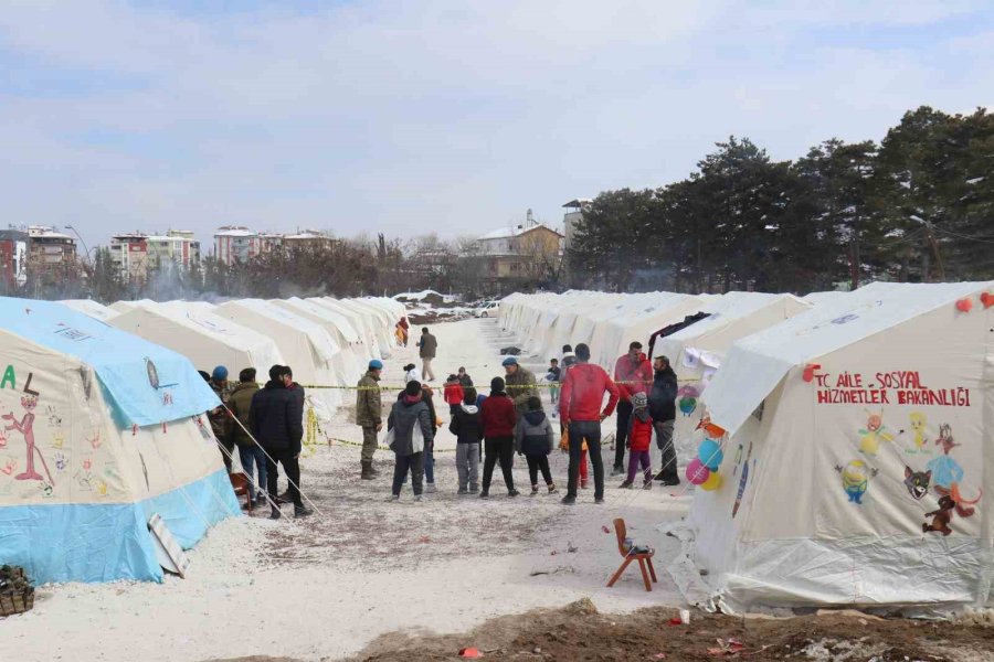 Çadır Kentlerde Yaralar Hızla Sarılmaya Devam Ediyor