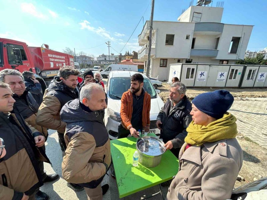 Küçükçekmece Belediyesi’nden Hatay’da Günlük 5 Bin Kişiye Sıcak Yemek Desteği