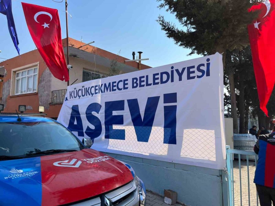 Küçükçekmece Belediyesi’nden Hatay’da Günlük 5 Bin Kişiye Sıcak Yemek Desteği