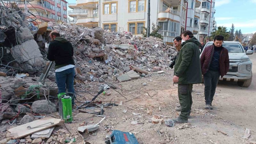 Adıyaman’daki Enkazlardan Karot Örneği Alınıyor