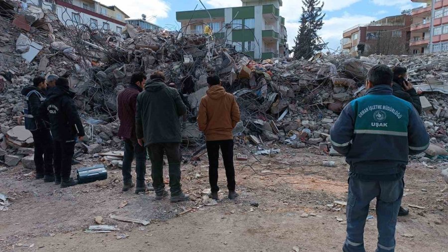 Adıyaman’daki Enkazlardan Karot Örneği Alınıyor