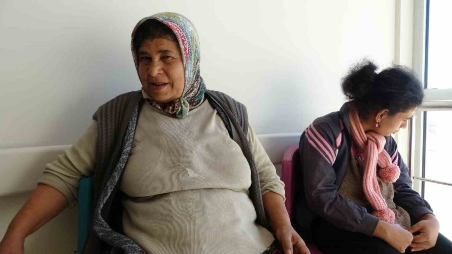 Depremde Evleri Yıkılan Vatandaşlar Yaşadıklarını Gözyaşları İle Anlattı: “kıyamet Kopuyor Sandık”