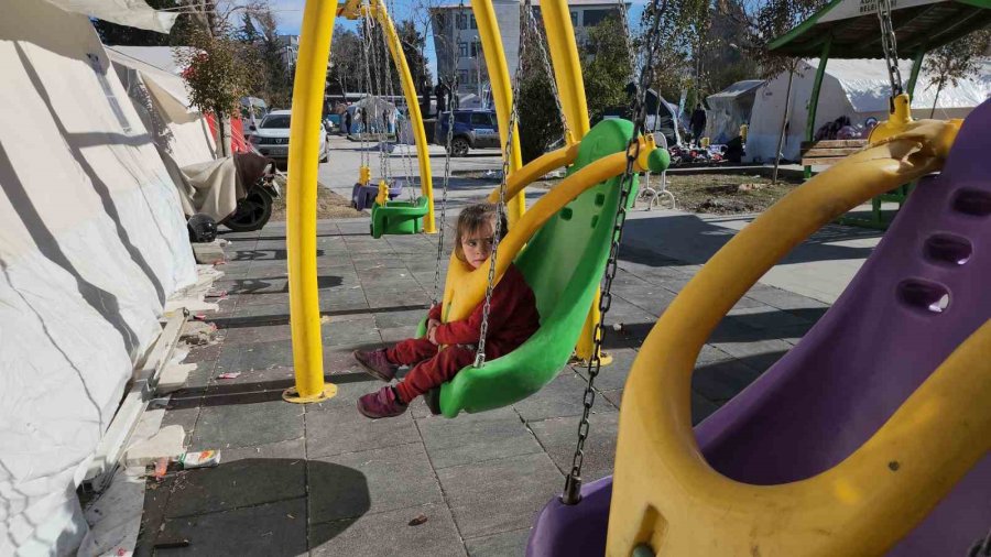 Çocuklar Depremi Oyun Oynayarak Unutuyor