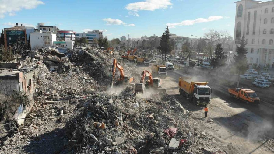 Adıyaman’da Enkaz Çalışmaları Tüm Hızıyla Sürüyor