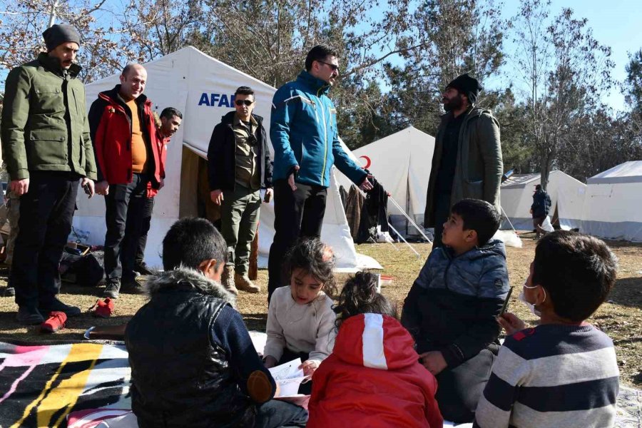 Deprem Bölgesinden Yürek Isıtan Kareler