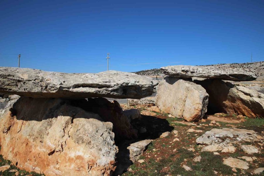 Binaları Yerle Bir Eden Deprem Dolmen Mezarlara Hasar Vermedi