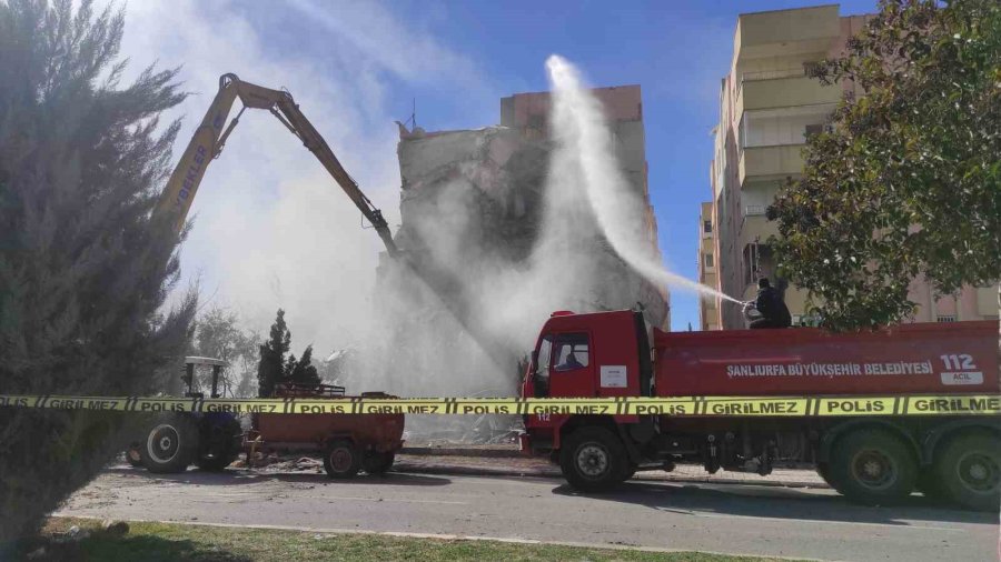 Şanlıurfa’da Ağır Hasarlı Binalar Tek Tek Yıkılıyor