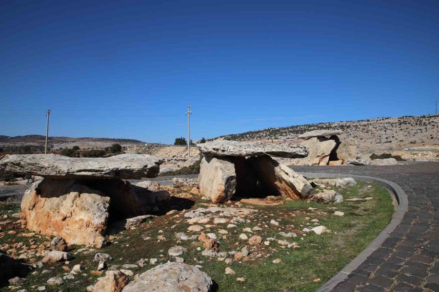 Binaları Yerle Bir Eden Deprem Dolmen Mezarlara Hasar Vermedi