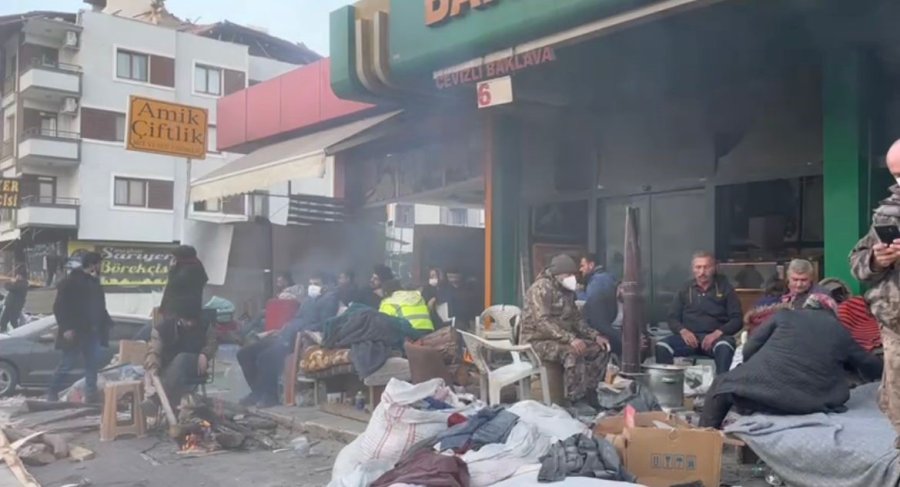 Hatay’da Ailelerin Bekleyişi Devam Ediyor