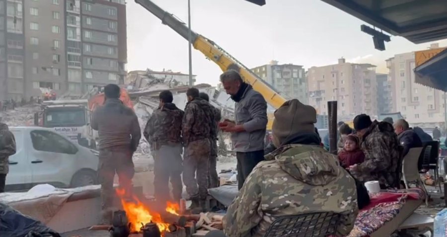 Hatay’da Ailelerin Bekleyişi Devam Ediyor