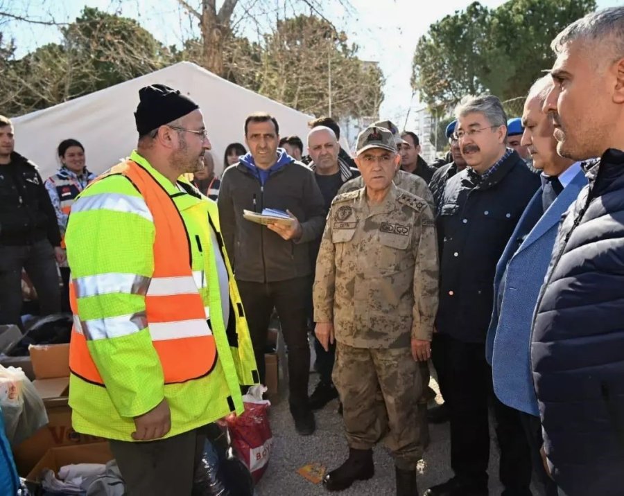 Jandarma Genel Komutanı Orgeneral Çetin, Osmaniye’de Depremzedeleri Ziyaret Etti