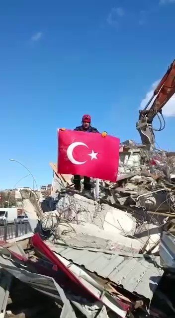 Çorum Afad Ekibinin Türk Bayrağı Hassasiyeti