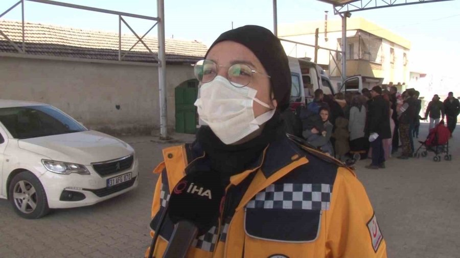 Sağlık Personeli Hatay’ın Köylerini Tek Tek Dolaşarak Depremzedelere Ulaşıyor