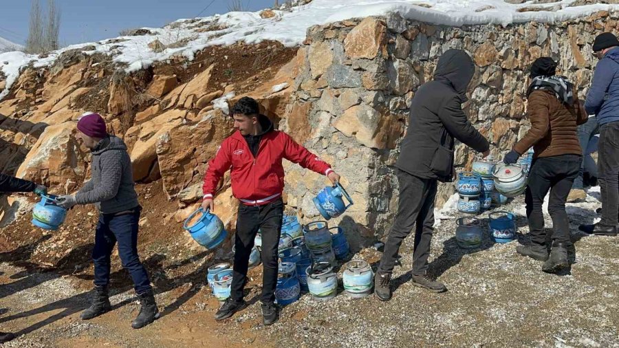 Siverekli Stk’lardan Depremzedelere Örnek Davranış