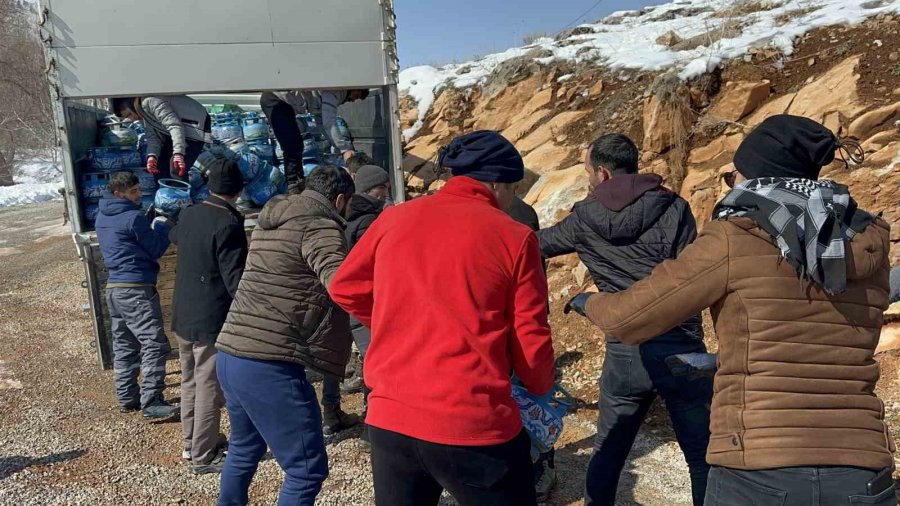 Siverekli Stk’lardan Depremzedelere Örnek Davranış