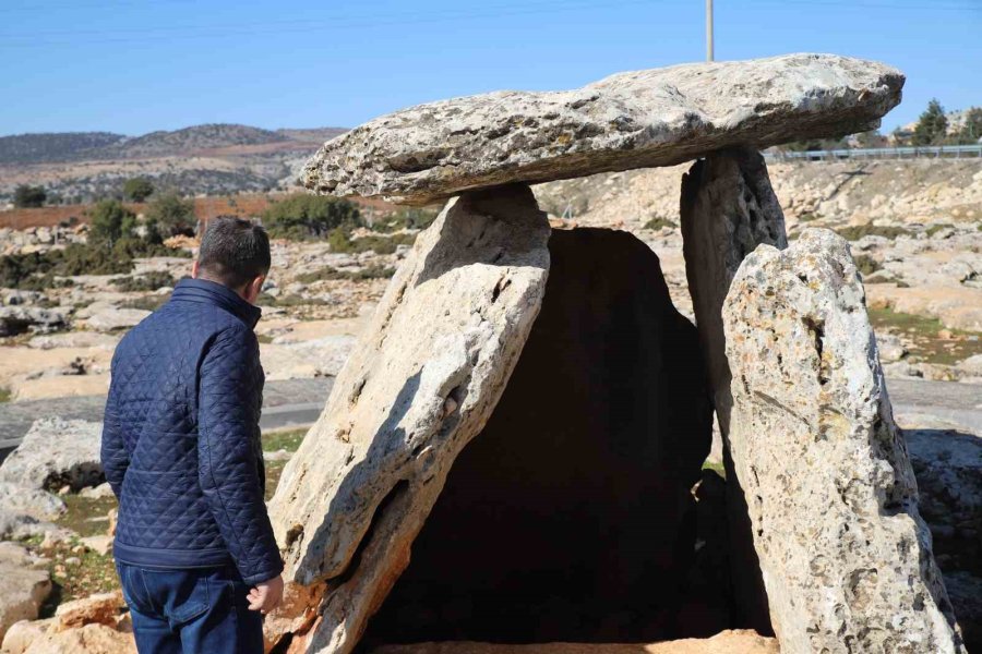 Binaları Yerle Bir Eden Deprem Dolmen Mezarlara Hasar Vermedi