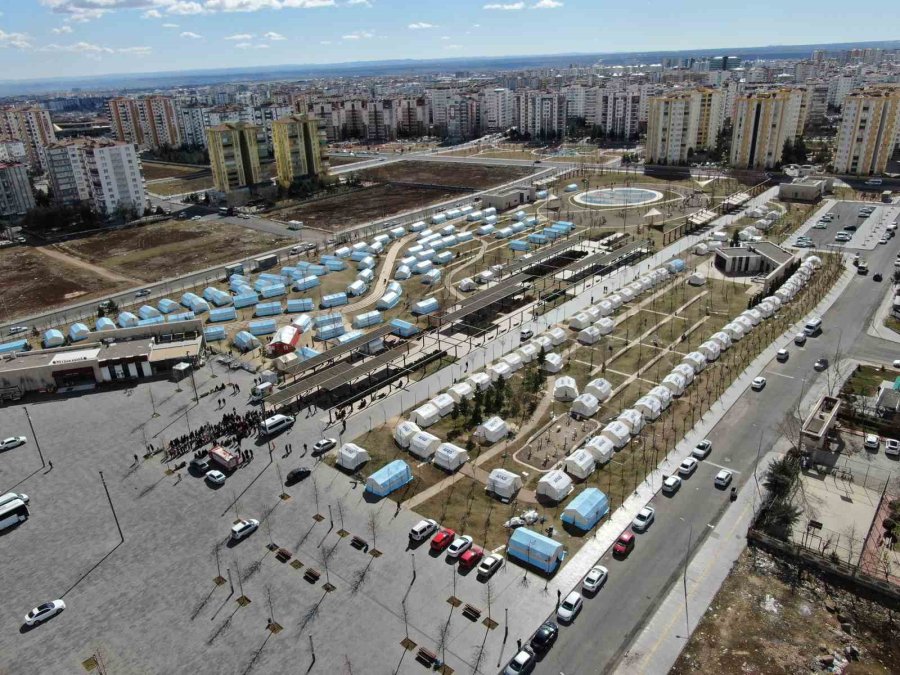 Diyarbakır’da Kurulan Çadır Kentte Yaşam Devam Ediyor