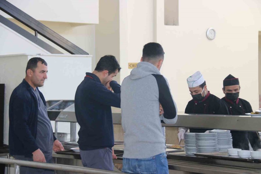 Dicle Üniversitesi Depremzedelere Kapılarını Açtı