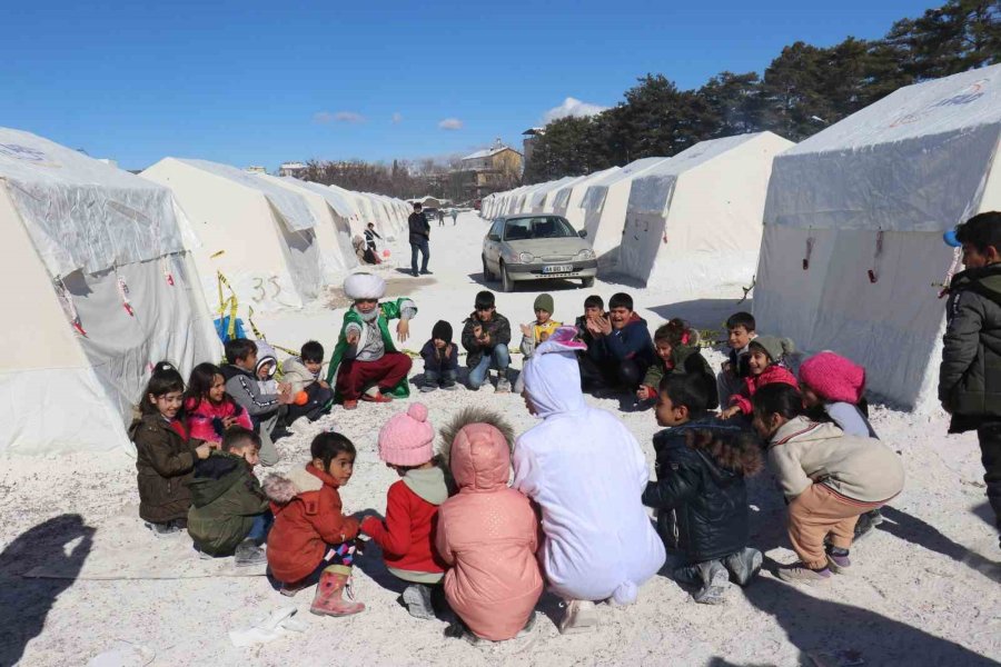 Deprem Bölgesi Malatya’da Çocuklar Nasrettin Hoca İle Eğleniyor