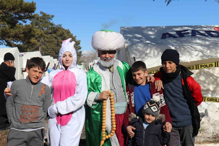 Deprem Bölgesi Malatya’da Çocuklar Nasrettin Hoca İle Eğleniyor