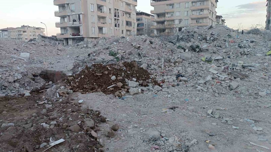 Gaziantep’te 50 Kişiye Mezar Olan Binada ‘kolon Kesildi’ İddiası