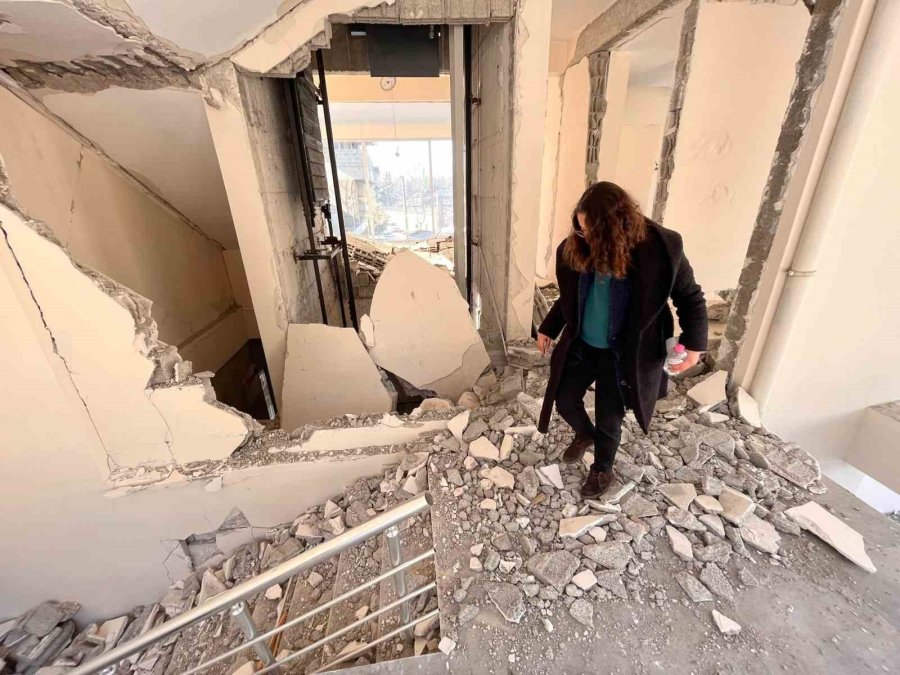 Eşyalarını Toplamak İçin Deprem Bölgesine Dönen Genç Öğretmen Korku Dolu Anları Tekrar Yaşadı