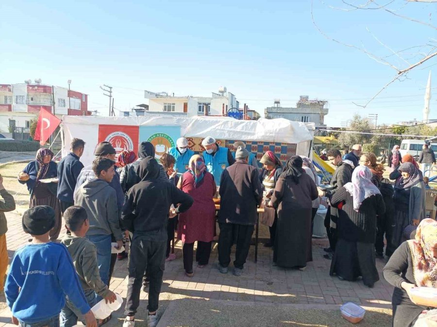 Kütahya’dan Osmaniye’deki Depremzedelere Sıcak Yemek İkramı Devam Ediyor