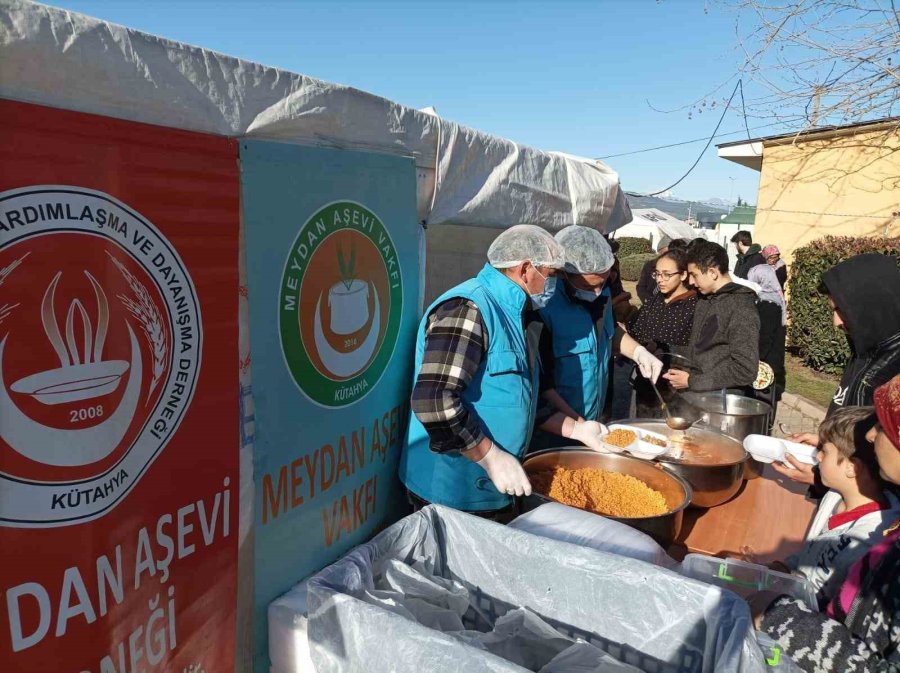 Kütahya’dan Osmaniye’deki Depremzedelere Sıcak Yemek İkramı Devam Ediyor