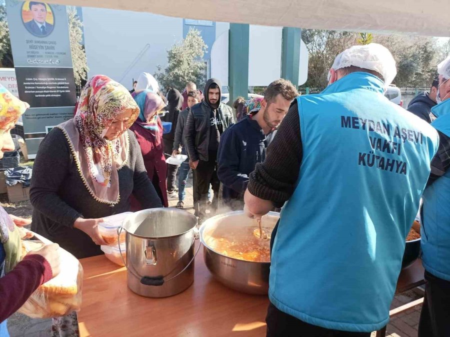 Kütahya’dan Osmaniye’deki Depremzedelere Sıcak Yemek İkramı Devam Ediyor