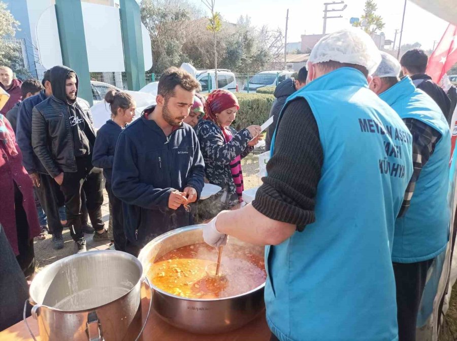 Kütahya’dan Osmaniye’deki Depremzedelere Sıcak Yemek İkramı Devam Ediyor