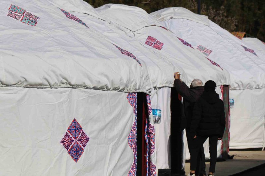 Yurt Çadırlarla Kurulan Otağ, Depremzedelerin ‘yurdu’ Oldu