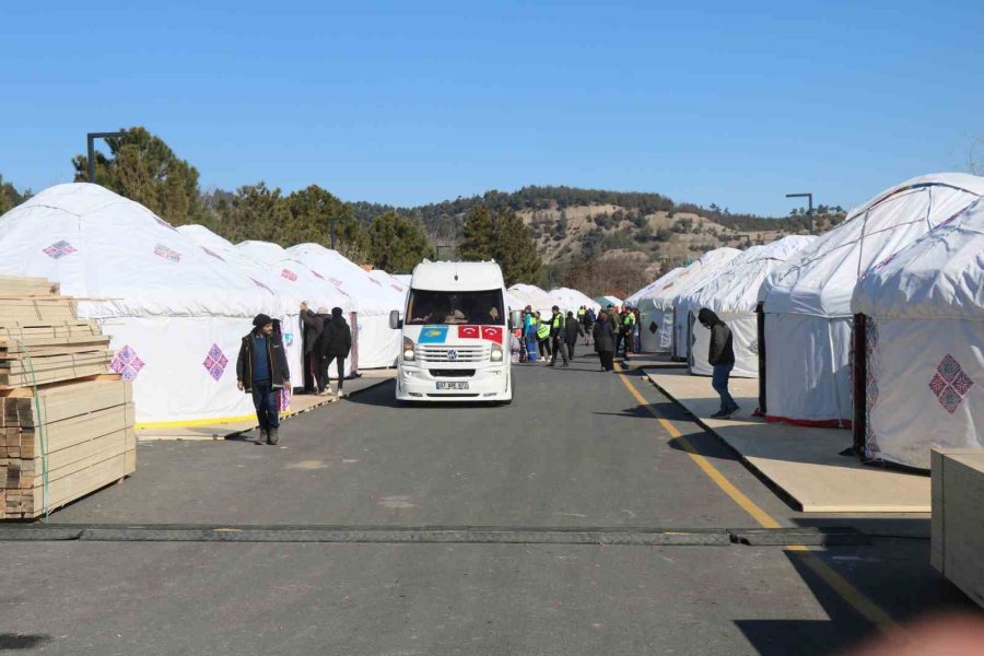 Yurt Çadırlarla Kurulan Otağ, Depremzedelerin ‘yurdu’ Oldu