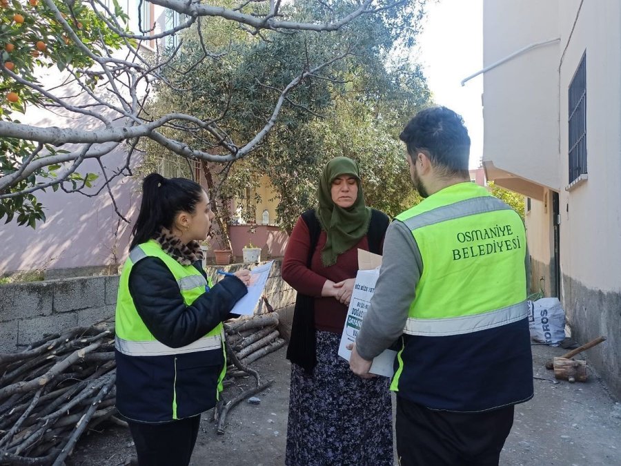 Osmaniye Belediyesi Afet Koordinasyon Merkezine Gelen Yardımları, Vatandaşlara Ulaştırılıyor