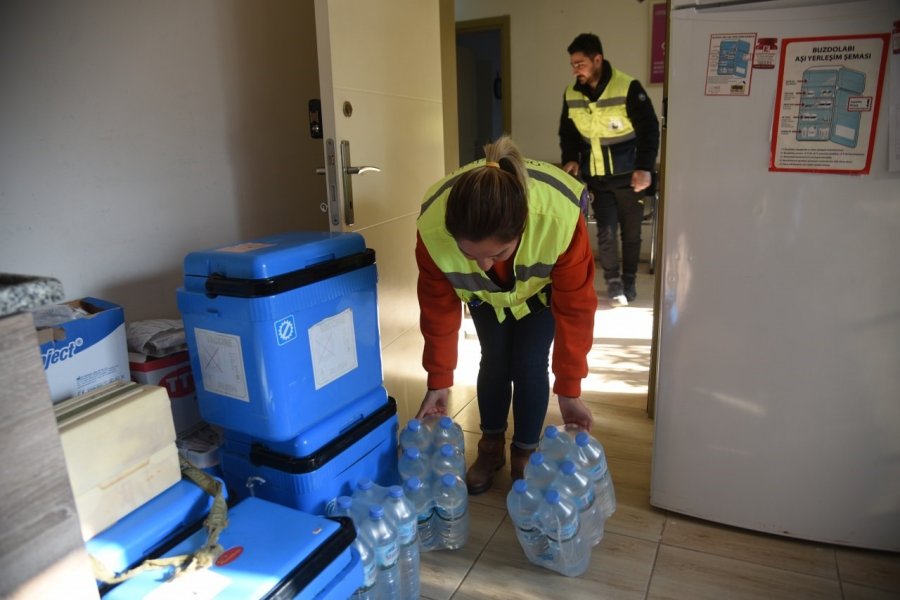 Osmaniye Belediyesi’nden Aile Sağlığı Merkezlerine Gıda Ve Tıbbi Malzeme Desteği