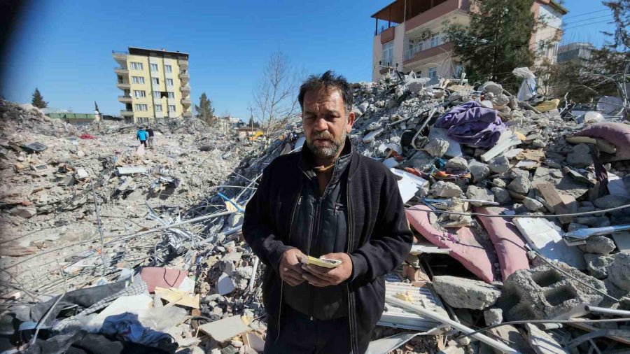 Önce Üniversite Öğrencisi Oğlunu Göçük Altından Çıkardı, Şimdi Ders Notlarını Arıyor