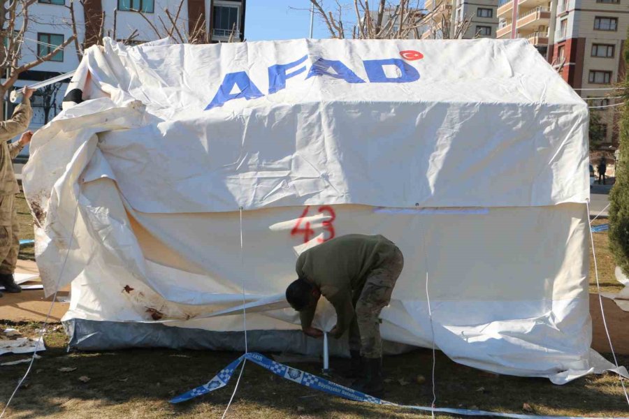 Diyarbakır’da Çadırlar Tek Noktaya Toplandı