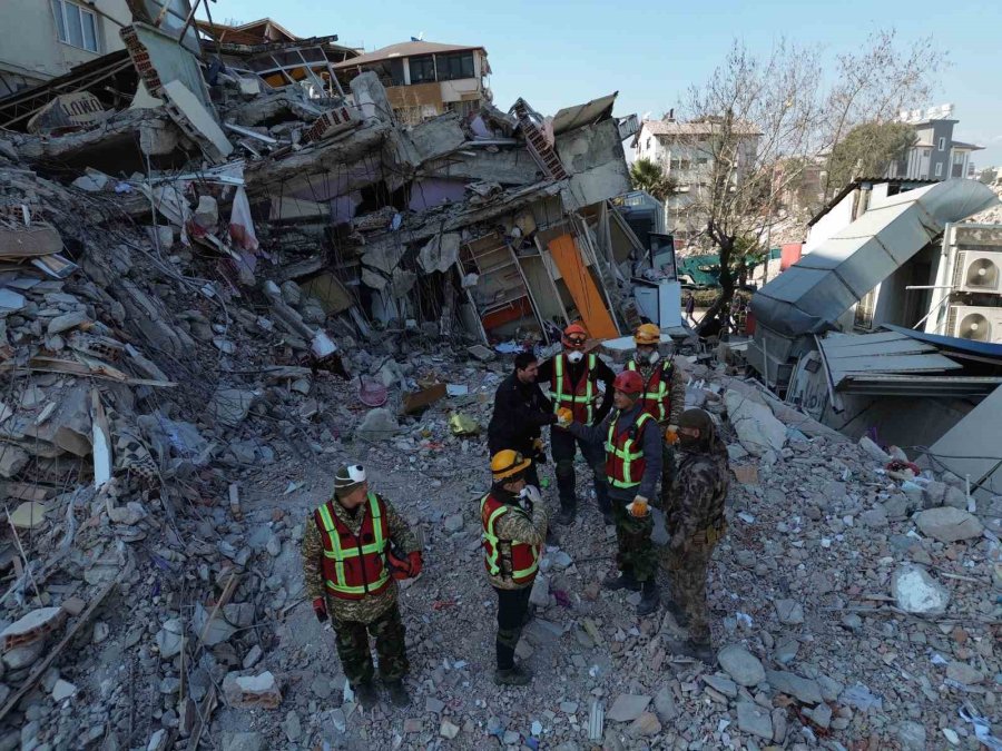 Hatay’da Depremin 296. Saatinde 3 Kişinin Kurtarıldığı Enkaz Dron İle Görüntülendi