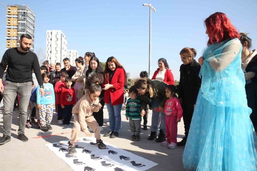 Depremzede Çocukların Psikolojisi Oyunlarla Düzeltilmeye Çalışılıyor