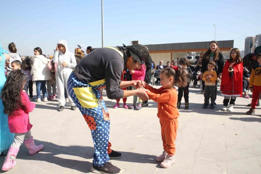 Depremzede Çocukların Psikolojisi Oyunlarla Düzeltilmeye Çalışılıyor