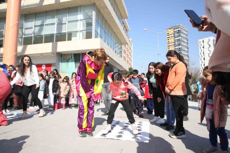 Depremzede Çocukların Psikolojisi Oyunlarla Düzeltilmeye Çalışılıyor